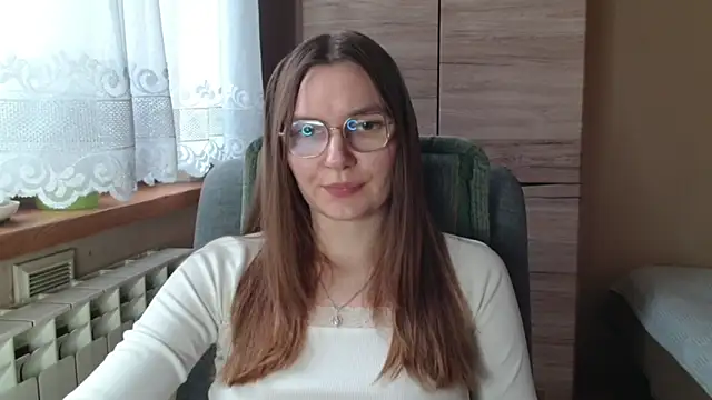 Snapshot of LooveELLYx chatting on 11.20.25 LooveELLYx online show from 11.20.25