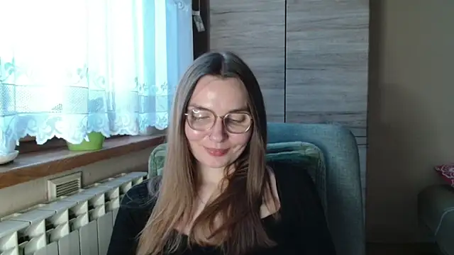 Snapshot of LooveELLYx chatting on 11.26.25 LooveELLYx online show from 11.26.25