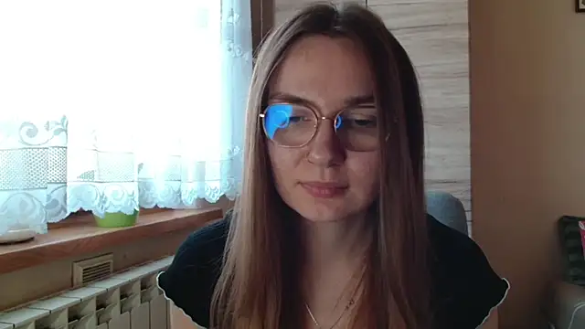 Snapshot of LooveELLYx chatting on 11.28.25 LooveELLYx online show from 11.28.25