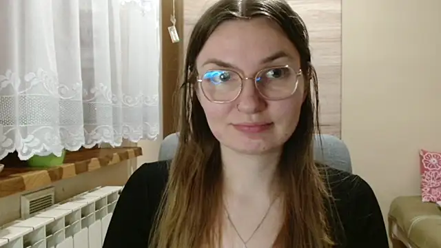 Snapshot of LooveELLYx chatting on 12.17.25 LooveELLYx online show from 12.17.25