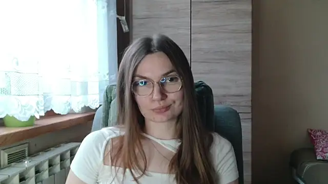 Snapshot of LooveELLYx chatting on 12.20.25 LooveELLYx online show from 12.20.25