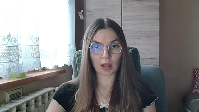 Snapshot of LooveELLYx chatting on 12.21.25 LooveELLYx online show from 12.21.25