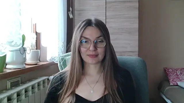 Snapshot of LooveELLYx chatting on 12.22.25 LooveELLYx online show from 12.22.25