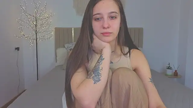 Little cherryy   online show from 12.03.25