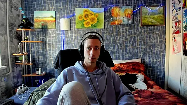 Snapshot of CuteBoy228 chatting on 10.31.25 CuteBoy228 online show from 10.31.25