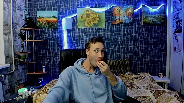 Snapshot of CuteBoy228 chatting on 12.13.25 CuteBoy228 online show from 12.13.25