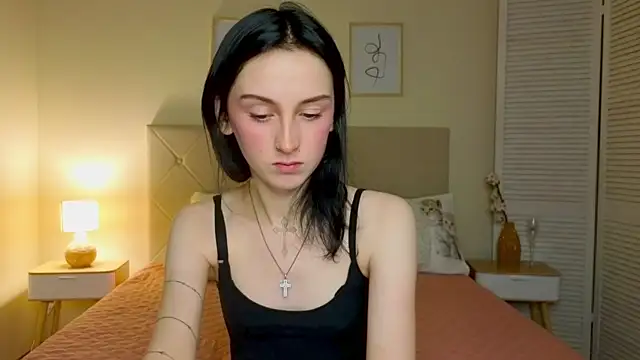 Snapshot of Little_moly999 chatting on 10.03.25 Little moly999 online show from 10.03.25