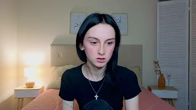 Snapshot of Little_moly999 chatting on 10.04.25 Little moly999 online show from 10.04.25