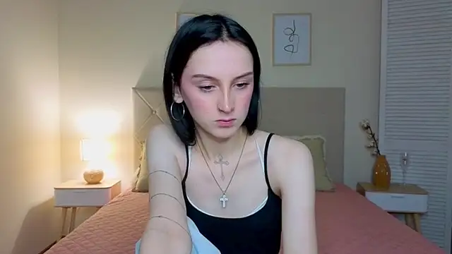 Snapshot of Little_moly999 chatting on 10.06.25 Little moly999 online show from 10.06.25