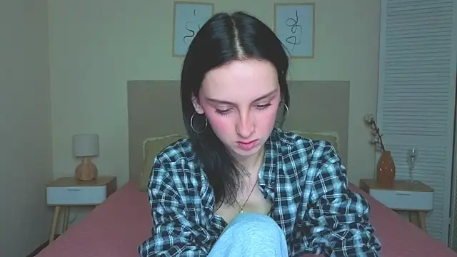 Snapshot of Little_moly999 chatting on 10.10.25 Little moly999 online show from 10.10.25