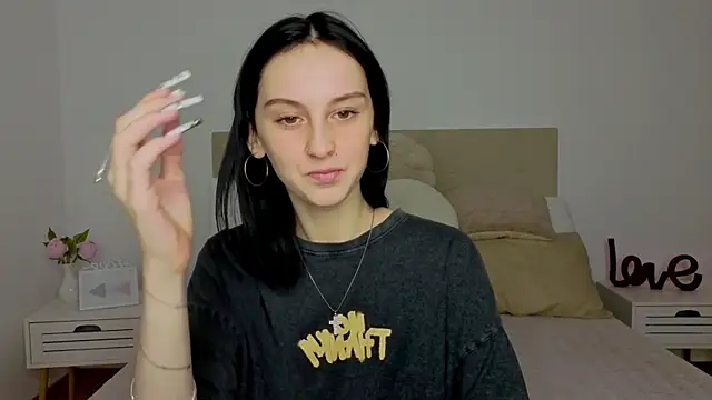 Snapshot of Little_moly999 chatting on 10.16.25 Little moly999 online show from 10.16.25