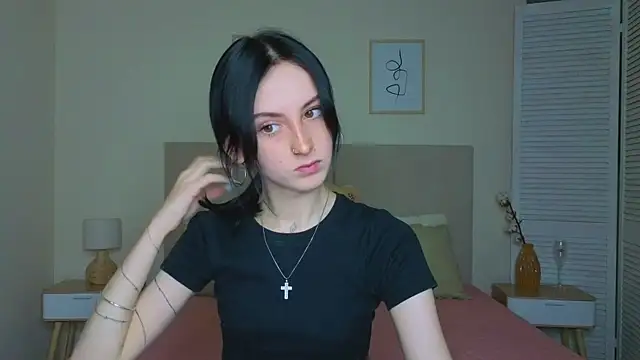 Snapshot of Little_moly999 chatting on 10.19.25 Little moly999 online show from 10.19.25