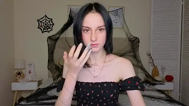 Snapshot of Little_moly999 chatting on 10.23.25 Little moly999 online show from 10.23.25