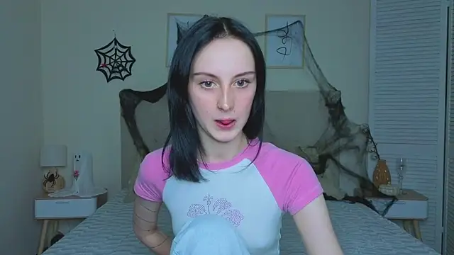 Snapshot of Little_moly999 chatting on 10.29.25 Little moly999 online show from 10.29.25