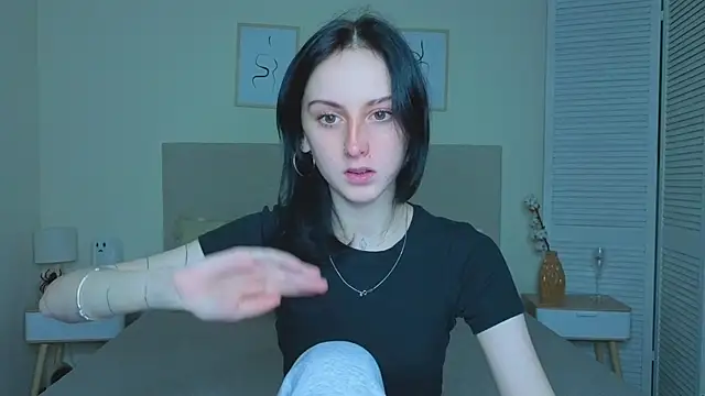 Snapshot of Little_moly999 chatting on 11.06.25 Little moly999 online show from 11.06.25