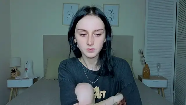 Snapshot of Little_moly999 chatting on 11.10.25 Little moly999 online show from 11.10.25