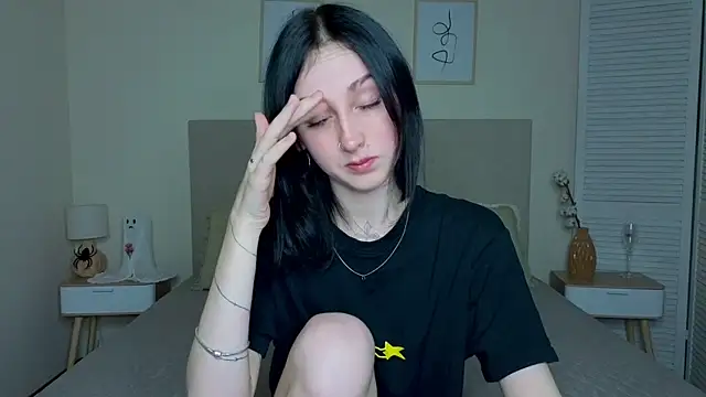 Snapshot of Little_moly999 chatting on 11.11.25 Little moly999 online show from 11.11.25