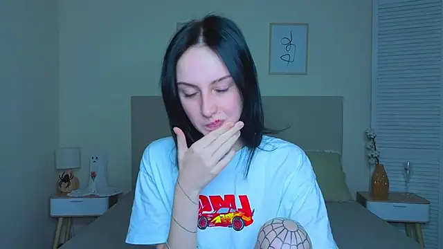 Snapshot of Little_moly999 chatting on 11.15.25 Little moly999 online show from 11.15.25