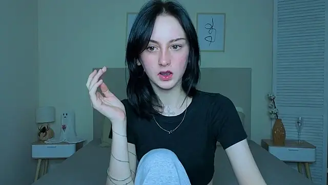 Snapshot of Little_moly999 chatting on 11.20.25 Little moly999 online show from 11.20.25