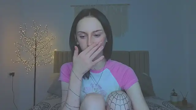 Snapshot of Little_moly999 chatting on 12.04.25 Little moly999 online show from 12.04.25