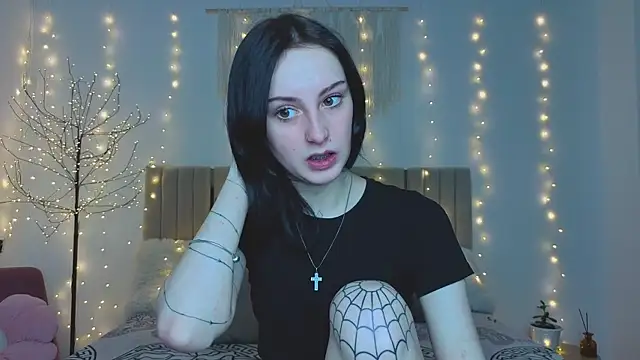 Snapshot of Little_moly999 chatting on 12.14.25 Little moly999 online show from 12.14.25