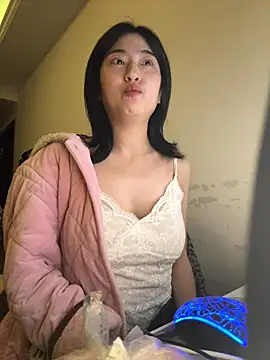 Snapshot of Olivia-l chatting on 11.13.25 Olivia-l online show from 11.13.25