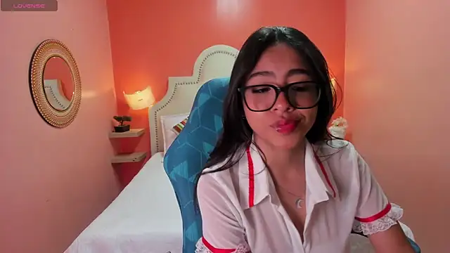 Snapshot of Sky_winter chatting on 11.24.25 Sky winter online show from 11.24.25