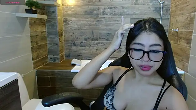 Snapshot of Sky_winter chatting on 02.25.26 Sky winter online show from 02.25.26