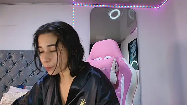 Snapshot of GraceWallace_ chatting on 10.29.25 GraceWallace online show from 10.29.25