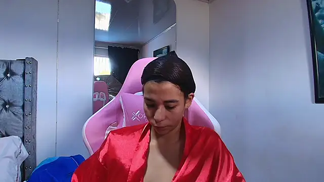 Snapshot of GraceWallace_ chatting on 11.02.25 GraceWallace online show from 11.02.25