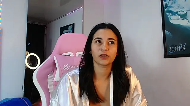 Snapshot of GraceWallace_ chatting on 11.30.25 GraceWallace online show from 11.30.25