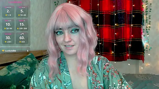 Snapshot of MagicPink chatting on 12.15.25 MagicPink online show from 12.15.25