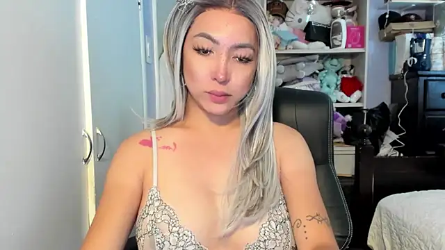 TeenageDreamTS online show from 10.18.25