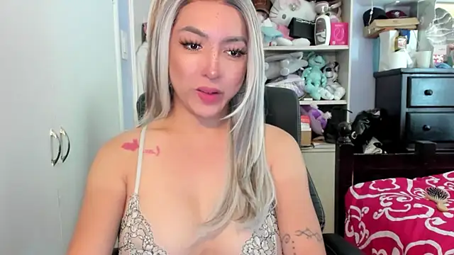 TeenageDreamTS online show from 10.24.25