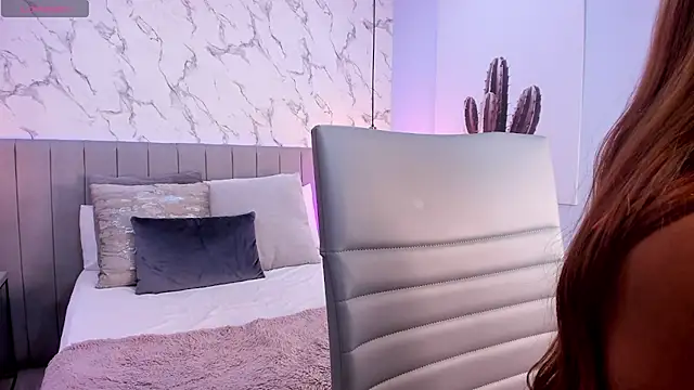 Snapshot of Karlla_Brown chatting on 10.27.25 Karlla Brown online show from 10.27.25