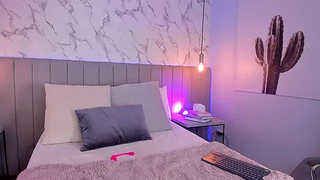 Snapshot of Karlla_Brown chatting on 10.30.25 Karlla Brown online show from 10.30.25