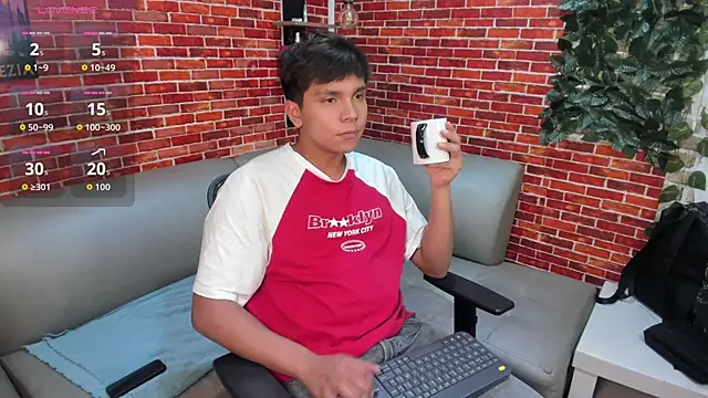 Snapshot of Thiago_Kozak chatting on 05.22.26 Thiago Kozak online show from 05.22.26