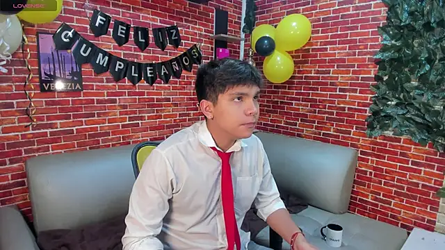 Snapshot of Thiago_Kozak chatting on 05.26.26 Thiago Kozak online show from 05.26.26