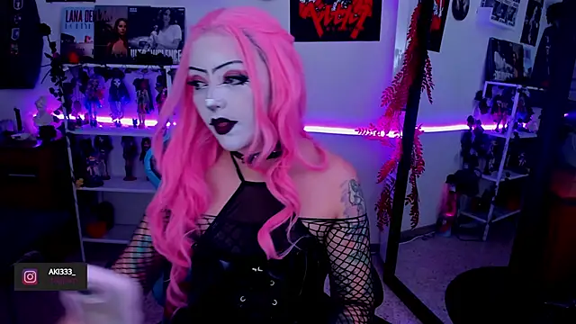 Snapshot of Makii_33 chatting on 09.17.25 Makii 33 online show from 09.17.25