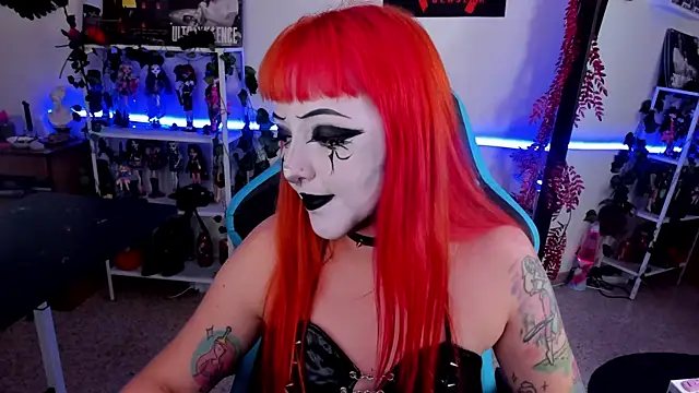 Snapshot of Makii_33 chatting on 10.01.25 Makii 33 online show from 10.01.25