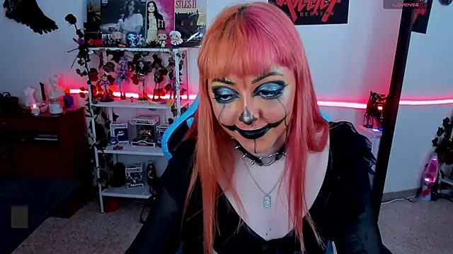 Snapshot of Makii_33 chatting on 10.10.25 Makii 33 online show from 10.10.25