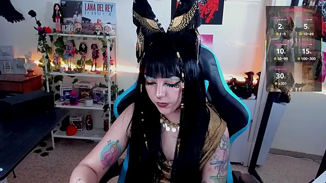 Snapshot of Makii_33 chatting on 10.15.25 Makii 33 online show from 10.15.25