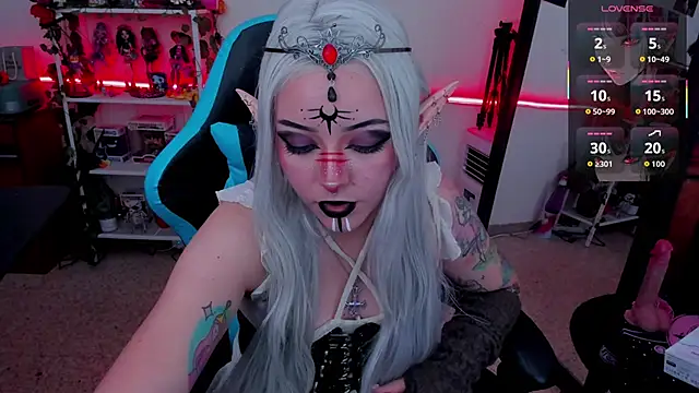 Snapshot of Makii_33 chatting on 11.19.25 Makii 33 online show from 11.19.25