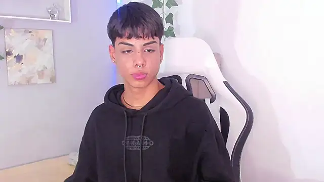 Snapshot of Thomas_wil chatting on 09.11.25 Thomas wil online show from 09.11.25