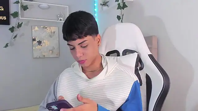 Snapshot of Thomas_wil chatting on 09.13.25 Thomas wil online show from 09.13.25