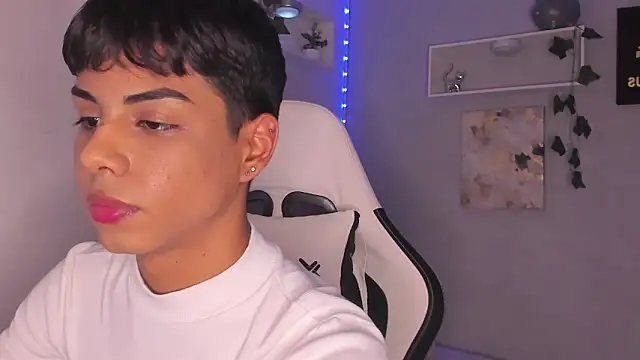 Snapshot of Thomas_wil chatting on 10.16.25 Thomas wil online show from 10.16.25