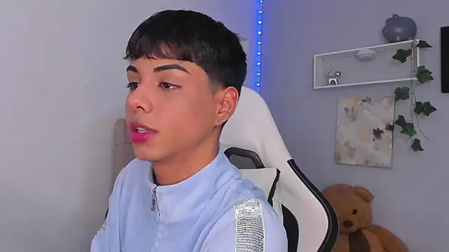 Snapshot of Thomas_wil chatting on 11.01.25 Thomas wil online show from 11.01.25