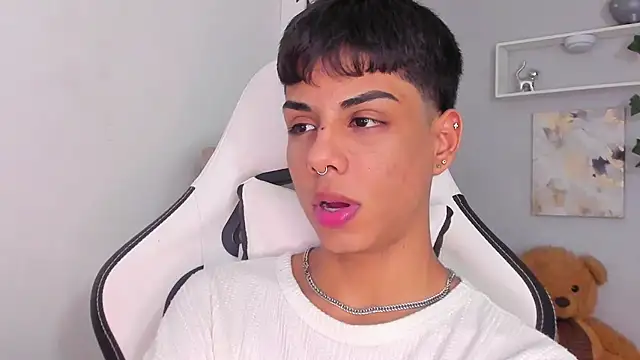 Snapshot of Thomas_wil chatting on 11.14.25 Thomas wil online show from 11.14.25