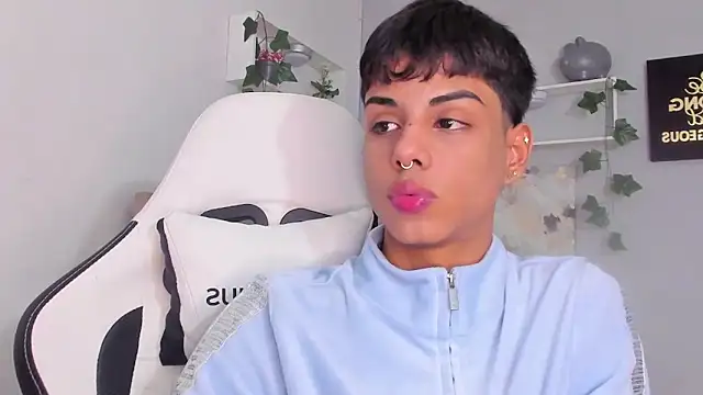 Snapshot of Thomas_wil chatting on 11.15.25 Thomas wil online show from 11.15.25