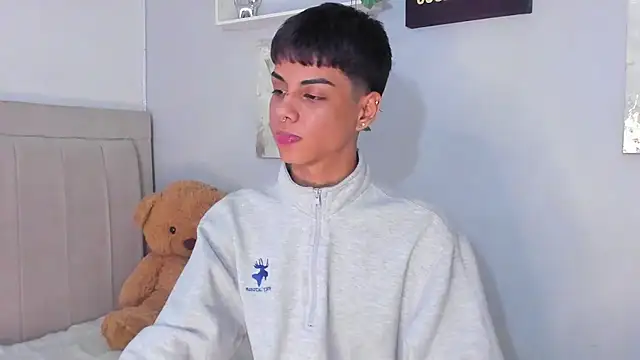 Snapshot of Thomas_wil chatting on 11.27.25 Thomas wil online show from 11.27.25